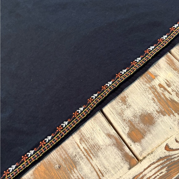 J.Jill Sleeveless Navy Top XL - Floral Stitching on Placket and Bottom Hem. - Picture 4 of 7